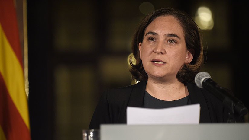 La alcaldesa de Barcelona acusa a Puigdemont de llevar a Cataluña "al desastre"