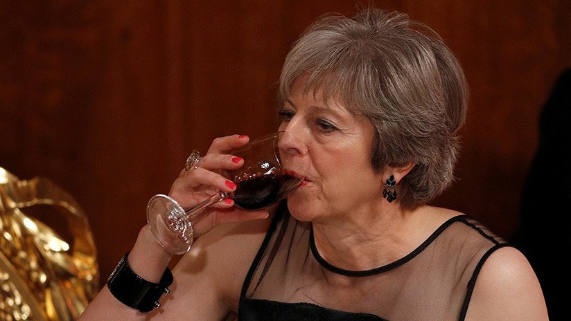 Moscú recomienda a Theresa May vino de Crimea para quitarse la amargura (tuit) 