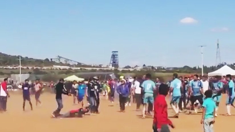 FUERTE VIDEO: Asesinan a quemarropa a un hombre en un partido de fútbol en México (18+)