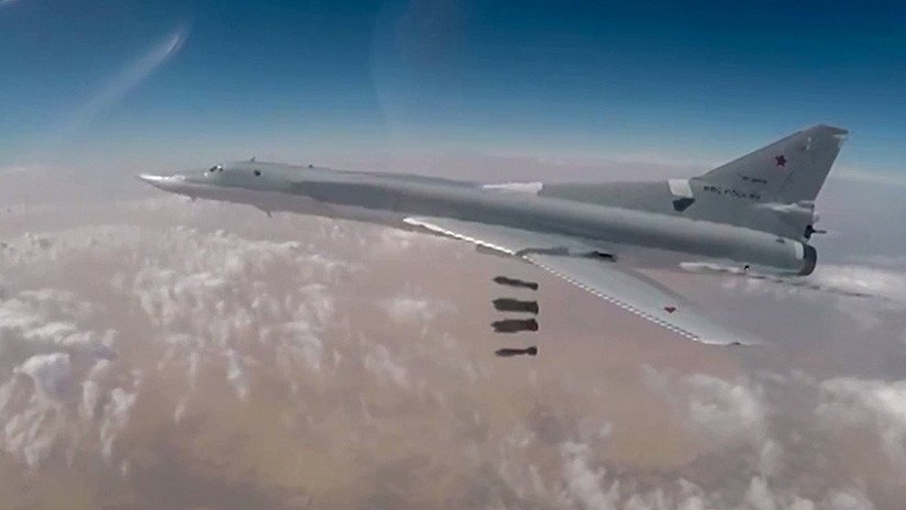 PRIMERAS IMÁGENES: Seis bombarderos rusos atacan posiciones del EI en Siria