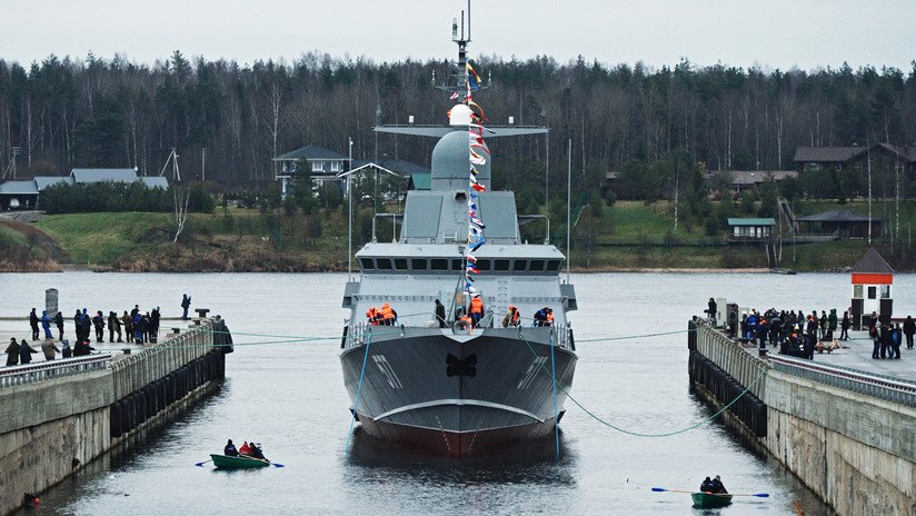 Pequeña, rápida y peligrosa: botan en San Petersburgo la corbeta de misiles Taifún (VIDEO, FOTO)