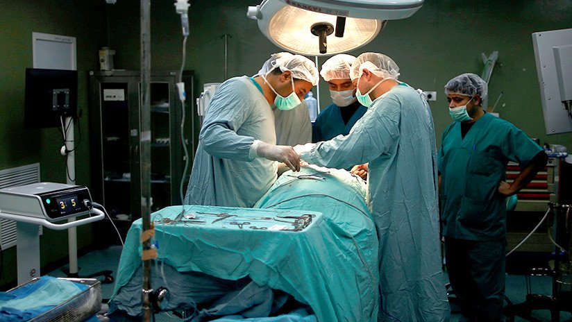 IMÁGENES CHOCANTES: Operan en India a un hombre que se comió 263 monedas y 150 clavos 