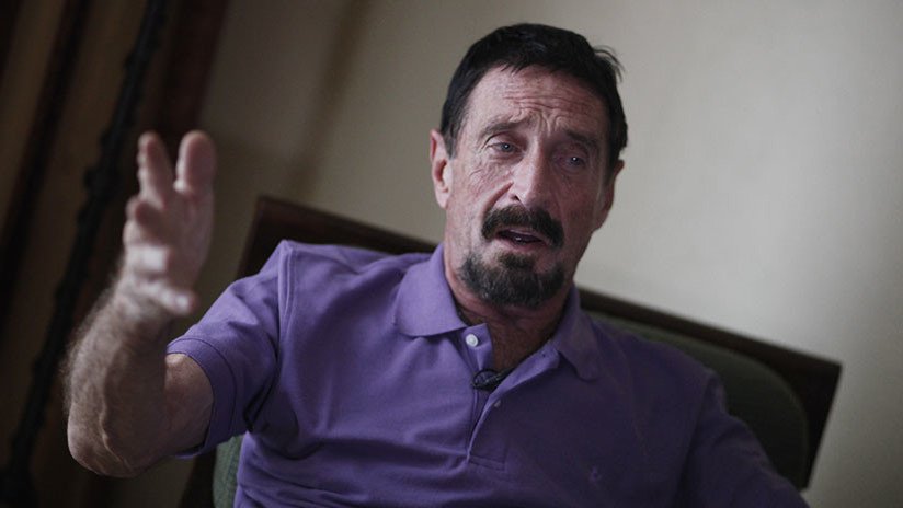 John McAfee vuelve a asegurar que se comerá su propio pene si falla su predicción sobre el bitcóin