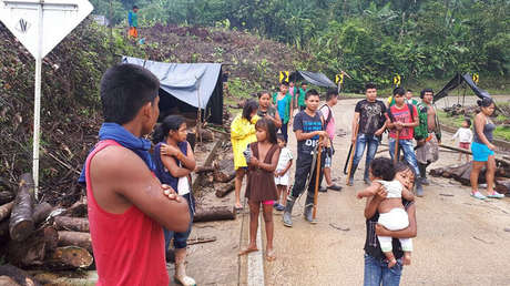 Foto impactante: La Policía colombiana reprime una protesta indígena