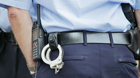 Acusan a dos inspectores policiales de Nueva York de esposar y violar a una joven de 18 años