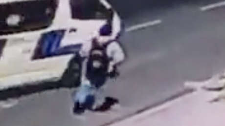 VIDEO: Un mexicano 'desaparece' al intentar subir a una furgoneta