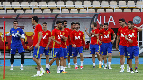 ¿Republicana?: La camiseta 'non grata' de la selección española mantiene 'en morado' la polémica