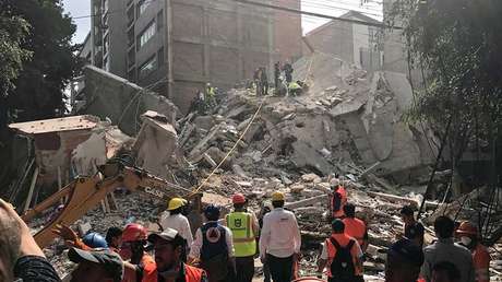 Político simuló suspender más de 100 obras ilegales y no clausuró ni una