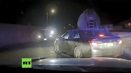 FUERTE VIDEO: Un policía de EE.UU. mata a quemarropa a un sospechoso