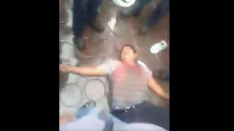 Obreros de la industria azucarera dan una paliza a su líder sindical en México (VIDEOS)