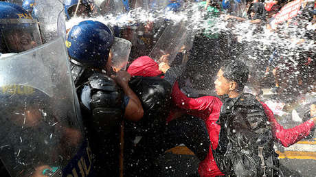 Fuertes enfrentamientos en Manila tras la llegada de Trump (VIDEOS Y FOTOS)