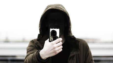 FOTOS: Hombre convencido de ser perseguido por el fantasma de un niño logra filmarlo