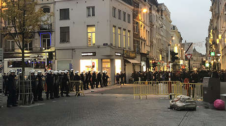'Flashmob' descontrolado: Cientos de jóvenes provocan disturbios en Bruselas