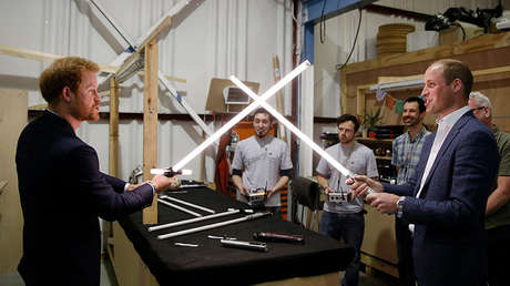 ¿Los príncipes británicos Guillermo y Enrique actuarán en 'La guerra de las galaxias'?