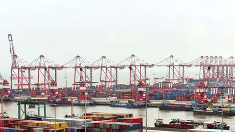 China lanza el primer buque de carga 100% eléctrico del mundo