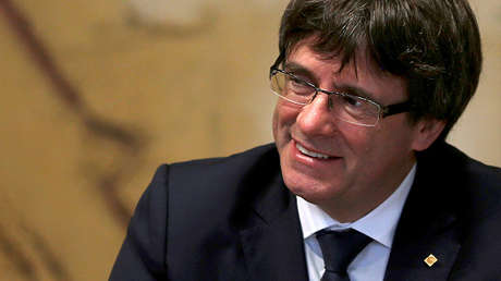 El PP reacciona 'en serio' a una broma sobre 'la conexión rusa' de Puigdemont y la Red no lo perdona