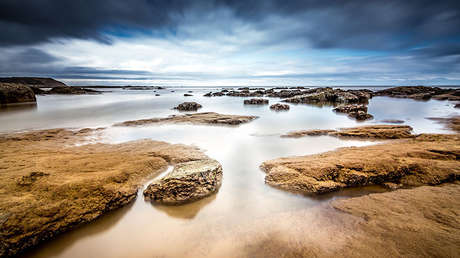 Un hombre encuentra casualmente una antigua tumba griega en una playa de Crimea