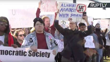 Protestas en Florida por un polémico caso de discriminación contra un exmiembro del KKK (VIDEO)