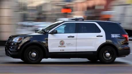 VIDEO: Un policía de EE.UU. se graba accidentalmente mientras le 'planta' cocaína a un sospechoso