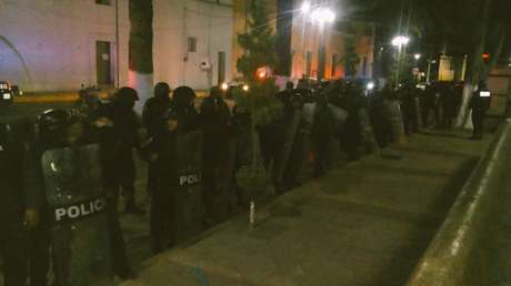 Multitudes queman a un presunto delincuente y tratan de incendiar comandancia en México (Video)