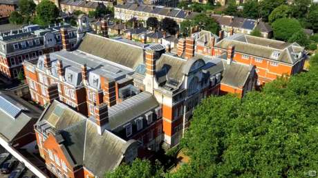 Escándalo en escuela de niñas de Londres: exalumnas reportan décadas de abusos sexuales