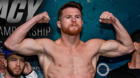 Saúl 'Canelo' Álvarez regala al papa Francisco unos guantes de boxeo (FOTO)