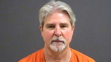 Un pastor de EE.UU. mata a su esposa, su hijastra y al novio de esta en la cena de Acción de Gracias