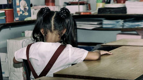 Una maestra de una guardería ucraniana agrede a patadas a una niña de cuatro años