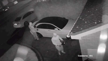 VIDEO: ¿Cómo robar un Mercedes sin usar la llave y en cuestión de segundos?