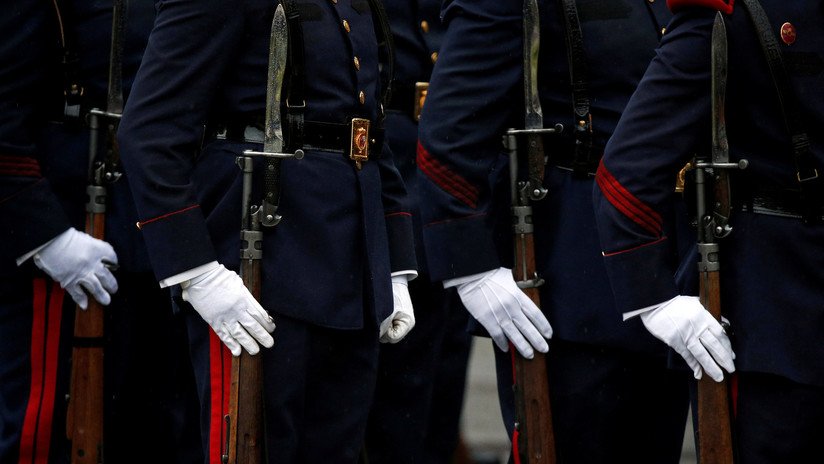 ¡A por ellas!: 'La manada militar' sigue de cacería