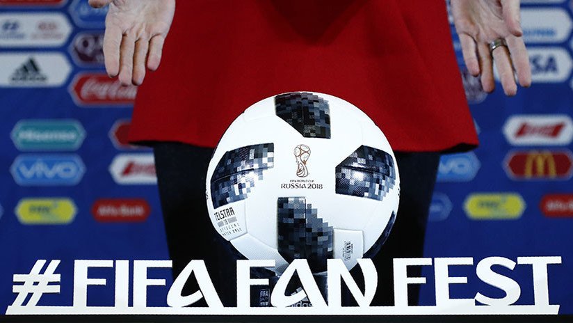 Un hincha mexicano gana entradas para el Mundial 2018™ y cumple el sueño de su padre