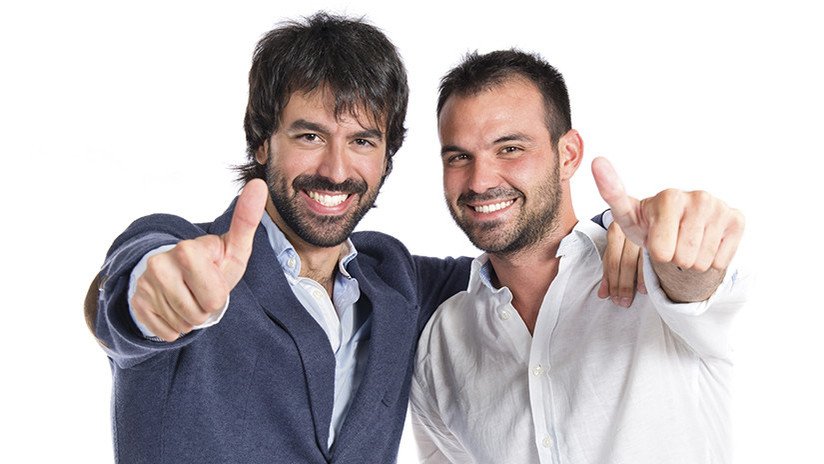 Íntimos amigos durante 60 años, esta Navidad se enteran de que son hermanos biológicos (FOTO)