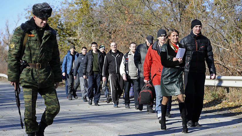 Kiev y Donbás realizan el mayor intercambio de prisioneros desde el comienzo del conflicto