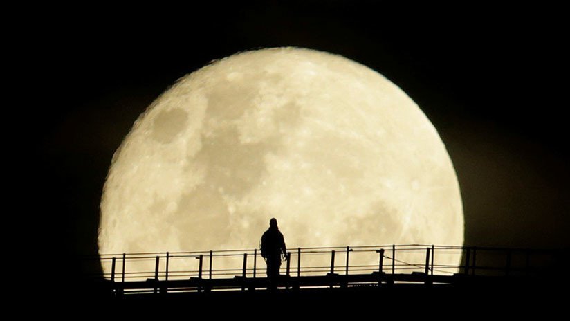 VIDEO: El 2018 arranca con una Luna llena 'del lobo'