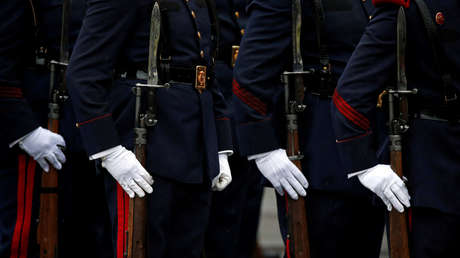 ¡A por ellas!: 'La manada militar' sigue de cacería