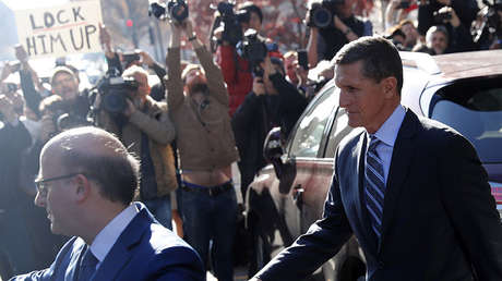 Wall Street se desploma tras acusaciones formales contra Michael Flynn