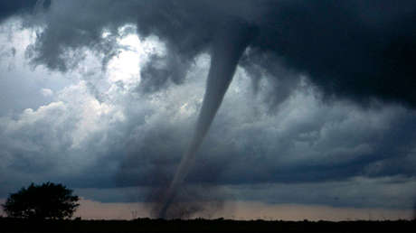 Italia: Una espectacular tromba marina atraviesa San Remo (VIDEOS)
