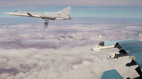 Seis bombarderos rusos Tu-22M3 atacan objetivos del Estado Islámico en Deir ez Zor