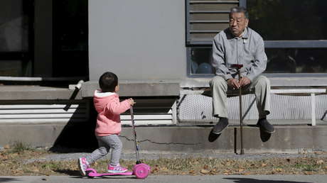 Pareja china abandonó a su hija con una nota para reencontrarse en un lugar en 10 años y funciona