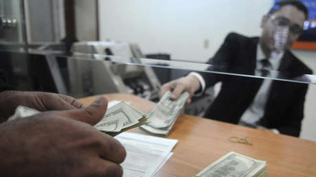 Desarticulan una banda que usaba WhatsApp para 'marcar' a qué cliente bancario asaltar (Video)