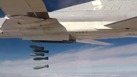 VIDEO: Ataque de tropas sirias y la Aviación rusa minimiza el último bastión del EI al este de Siria