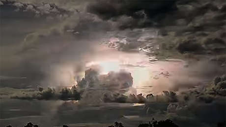 "Discoteca extraterrestre": un video de una megatormenta se hace viral en la Red