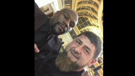 "¡Este es mi amigo!": Mayweather se reúne con Kadýrov y revela su deseo de obtener el pasaporte ruso