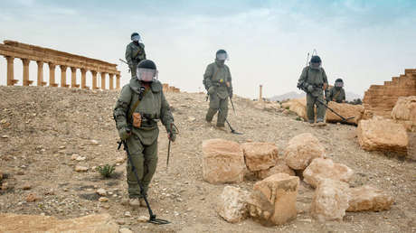 Una unidad de zapadores rusos sale de Siria