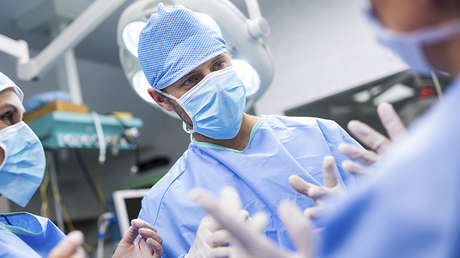 ¿Hígado tatuado? Un cirujano confiesa haber marcado sus iniciales en órganos de pacientes