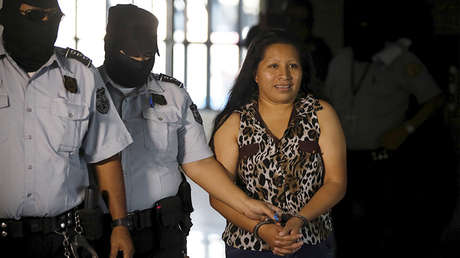 Ratifican condena de 30 años de cárcel a mujer por abortar en El Salvador