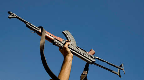 VIDEO: Celebra los goles de su equipo con Kaláshnikov