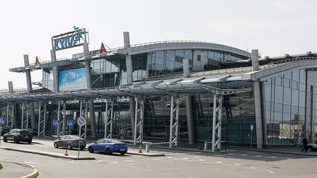 Cierran el principal aeropuerto de Ucrania a causa de un avión que se salió de la pista