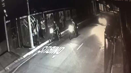 Trataron de asaltar a unos transeúntes pero el karma vino al rescate (VIDEO)