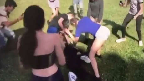 Una adolescente estadounidense recibe una paliza "por ser musulmana" (VIDEO FUERTE)